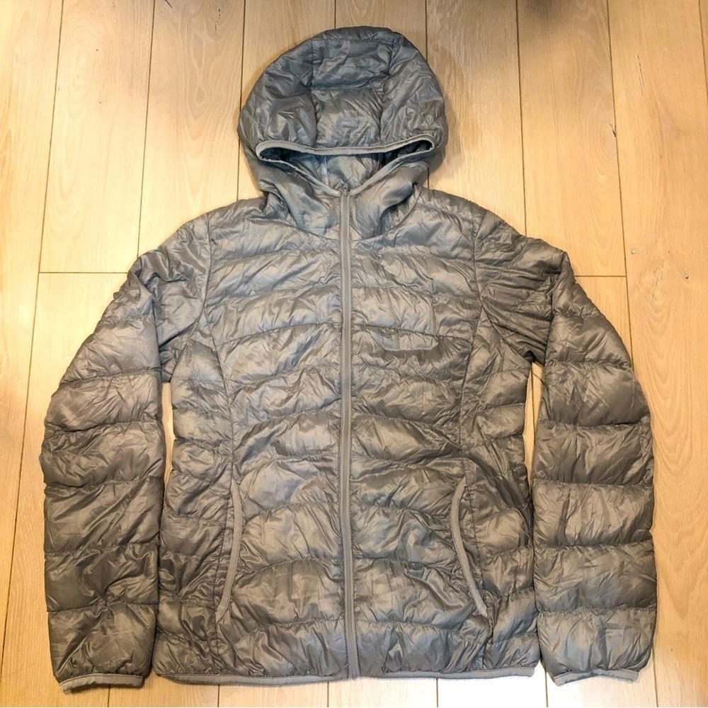 Uniqlo Ultra Light Down Jacket in Grey Women’s Size S